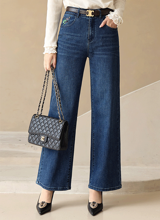 Pocket-Embroidered Straight-Leg Jeans