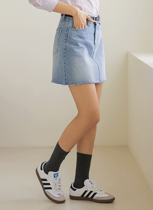 [The Onme] Edge Cut Denim Skirt 
